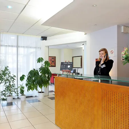 Adagio Access Jolimont 3*