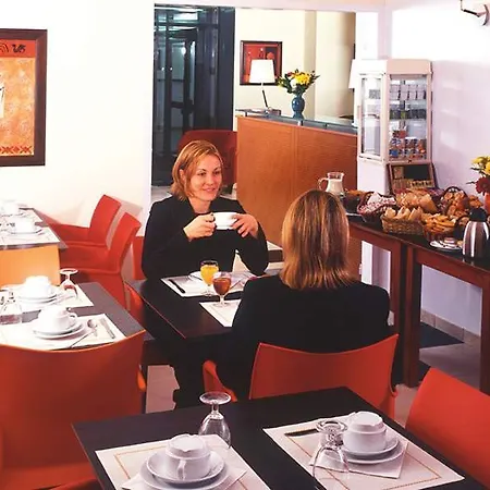 Adagio Access Jolimont 3*