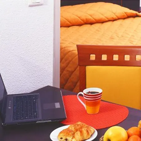 Adagio Access Jolimont 3*