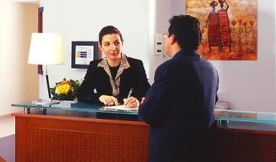 أداجيو أكسيس أبارتهوتل 2* تولوز