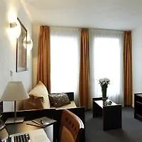 Adagio Access Jolimont 3*